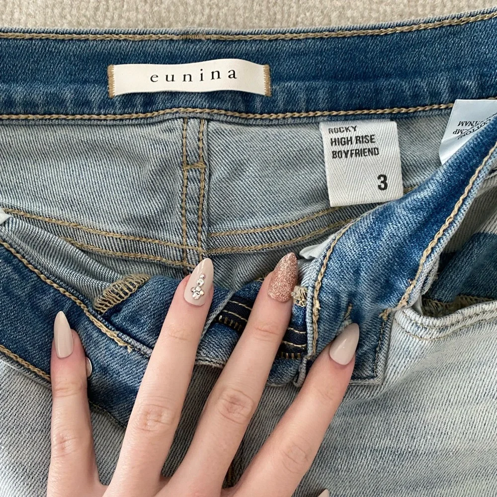 Light-Wash Ripped Jeans - Picture 3 of 4